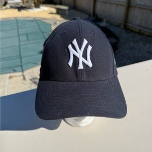 New York Yankees New Era baseball cap featuring Boomer Esiason Foundation patch